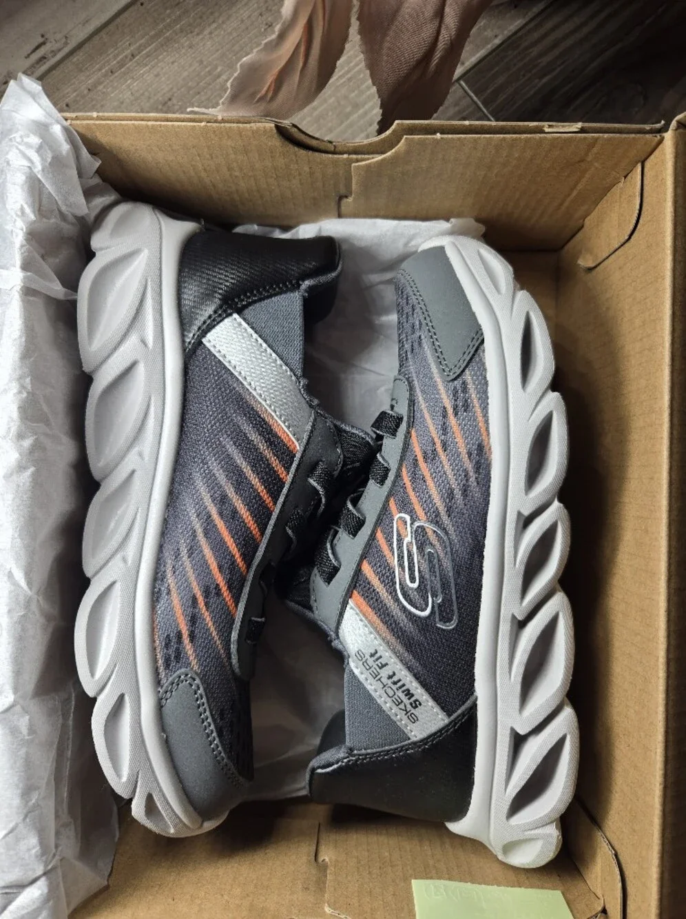 NWT Skechers Hands Free Swift Fit Boys Size 1 Black/Charcoal Sneakers